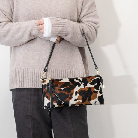 [^:Q56459]1967NnƂV܃obO[J[BN|ĂC^A̐ElZɂăp[jL̃fUC𐶂ݏoĂ܂BYׂ͂ĕ~nɂ鎩ЍHłƂ|V[тAi̊Ǘɂd_uĂ܂ByE_炩E@\Ix[XɁAVvȃfUCɏ炵ƃgbhobORNVƂȂĂ܂Bfފ㎿őlۂAOɎd؂Ă̂ōׁX𐮗Ď[\łBXgbvtBt@Xi[t|Pbg~1BATTENTIONEVRfނgpĂꍇAL̂ɂ\܂Asǂł͂܂BCɂȂꍇ͕ʂ̗ǂꏊɒuĂƌy邩Ǝv܂̂łBEv̕\ʂ̓LYt₷ׁA舵ɂ͏\ɂӂBJȂǂŔGꂽꍇAFڂ肷ꍇ܂B܂v̕iێ̂߁AȂׂG炳Ȃ悤ӉBEYߒɐ鑽̃LYVꍇ܂B܂fނ̓A኱̐FCꂪꍇ܂Agpɂ͖育܂BEBě̓ɂFČꍇ܂ B܂Aql̂gPCj^[X}[gtHʂȂǂ̊ɂFۂ̏iƈČꍇ܂BETCYZ(\L)͂܂ŖڈƂȂ܂B:25-27cm:13cm}`:6cm荂:21cmV_[Xgbv̒:121-139cmd:470g