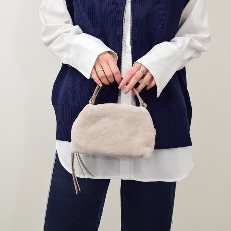 [^:Q56520]1967NnƂV܃obO[J[BN|ĂC^A̐ElZɂăp[jL̃fUC𐶂ݏoĂ܂BYׂ͂ĕ~nɂ鎩ЍHłƂ|V[тAi̊Ǘɂd_uĂ܂ByE_炩E@\Ix[XɁAVvȃfUCɏ炵ƃgbhobORNVƂȂĂ܂B[gƃU[̃Rrg㎿ŃtF~jȈۂ̃nhobOłBATTENTIONEVRfނgpĂꍇAL̂ɂ\܂Asǂł͂܂BCɂȂꍇ͕ʂ̗ǂꏊɒuĂƌy邩Ǝv܂̂łBEv̕\ʂ̓LYt₷ׁA舵ɂ͏\ɂӂBJȂǂŔGꂽꍇAFڂ肷ꍇ܂B܂v̕iێ̂߁AȂׂG炳Ȃ悤ӉBEYߒɐ鑽̃LYVꍇ܂B܂fނ̓A኱̐FCꂪꍇ܂Agpɂ͖育܂BEBě̓ɂFČꍇ܂ B܂Aql̂gPCj^[X}[gtHʂȂǂ̊ɂFۂ̏iƈČꍇ܂BETCYZ(\L)͂܂ŖڈƂȂ܂B:15-20cm:12cm}`:13.5cm荂:7cmV_[Xgbv̒:96-114cmd:330g