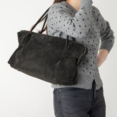 [^:Q56373]fUCi[Christian Villa (NX` B)ɂāA2013NɒãuhBt@bVƊEŒN|ꂽôƁAC^A̓`IȋZpɂ葽@\t@bViuȃU[obOĂĂ܂BN炵[h̃ChVGbgIȃnhobÓAVvȃfUCȂ̂ŁAg܂BATTENTIONEVRfނgpĂꍇAL̂ɂ\܂Asǂł͂܂BCɂȂꍇ͕ʂ̗ǂꏊɒuĂƌy邩Ǝv܂̂łBEv̕\ʂ̓LYt₷ׁA舵ɂ͏\ɂӂBJȂǂŔGꂽꍇAFڂ肷ꍇ܂B܂v̕iێ̂߁AȂׂG炳Ȃ悤ӉBEYߒɐ鑽̃LYVꍇ܂B܂fނ̓A኱̐FCꂪꍇ܂Agpɂ͖育܂BEBě̓ɂFČꍇ܂ B܂Aql̂gPCj^[X}[gtHʂȂǂ̊ɂFۂ̏iƈČꍇ܂BETCYZ(\L)͂܂ŖڈƂȂ܂B:43cm:28cm}`:11.5cm荂:16cmd:800g