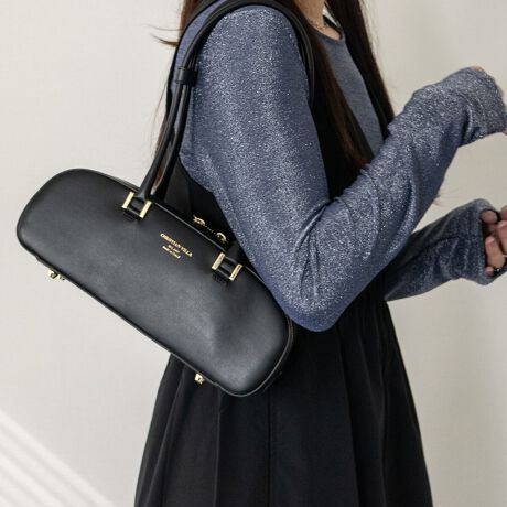 [^:Q56449]fUCi[Christian Villa (NX` B)ɂāA2013NɒãuhBt@bVƊEŒN|ꂽôƁAC^A̓`IȋZpɂ葽@\t@bViuȃU[obOĂĂ܂BN炵[h̃ChVGbgIȃV_[obÓAVvȃfUCȂ̂ŁAg܂BATTENTIONEVRfނgpĂꍇAL̂ɂ\܂Asǂł͂܂BCɂȂꍇ͕ʂ̗ǂꏊɒuĂƌy邩Ǝv܂̂łBEv̕\ʂ̓LYt₷ׁA舵ɂ͏\ɂӂBJȂǂŔGꂽꍇAFڂ肷ꍇ܂B܂v̕iێ̂߁AȂׂG炳Ȃ悤ӉBEYߒɐ鑽̃LYVꍇ܂B܂fނ̓A኱̐FCꂪꍇ܂Agpɂ͖育܂BEBě̓ɂFČꍇ܂ B܂Aql̂gPCj^[X}[gtHʂȂǂ̊ɂFۂ̏iƈČꍇ܂BETCYZ(\L)͂܂ŖڈƂȂ܂B:29cm:11cm}`:8cm荂:22cmd:340g