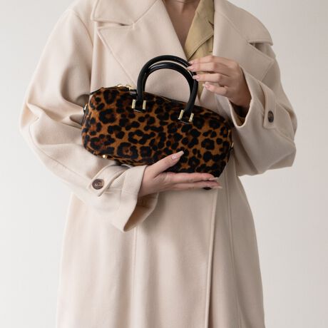 [^:Q56450]fUCi[Christian Villa (NX` B)ɂāA2013NɒãuhBt@bVƊEŒN|ꂽôƁAC^A̓`IȋZpɂ葽@\t@bViuȃU[obOĂĂ܂BCpNĝ郌Ip[h̃wAJ[t̑fފ㎿őlۂۂłBXgbvtBt@Xi[t|Pbg~1BATTENTIONEVRfނgpĂꍇAL̂ɂ\܂Asǂł͂܂BCɂȂꍇ͕ʂ̗ǂꏊɒuĂƌy邩Ǝv܂̂łBEv̕\ʂ̓LYt₷ׁA舵ɂ͏\ɂӂBJȂǂŔGꂽꍇAFڂ肷ꍇ܂B܂v̕iێ̂߁AȂׂG炳Ȃ悤ӉBEYߒɐ鑽̃LYVꍇ܂B܂fނ̓A኱̐FCꂪꍇ܂Agpɂ͖育܂BEBě̓ɂFČꍇ܂ B܂Aql̂gPCj^[X}[gtHʂȂǂ̊ɂFۂ̏iƈČꍇ܂BETCYZ(\L)͂܂ŖڈƂȂ܂B:28cm:12cm}`:9cm荂:10cmV_[Xgbv̒:115cmd:450g