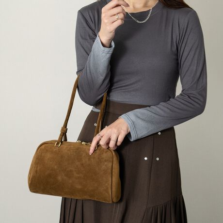 [^:Q56451]fUCi[Christian Villa (NX` B)ɂāA2013NɒãuhBt@bVƊEŒN|ꂽôƁAC^A̓`IȋZpɂ葽@\t@bViuȃU[obOĂĂ܂BVvȃfUC̃U[V_[obO̓ghɍEꂸg܂Bt@Xi[t|Pbg~1BATTENTIONEVRfނgpĂꍇAL̂ɂ\܂Asǂł͂܂BCɂȂꍇ͕ʂ̗ǂꏊɒuĂƌy邩Ǝv܂̂łBEv̕\ʂ̓LYt₷ׁA舵ɂ͏\ɂӂBJȂǂŔGꂽꍇAFڂ肷ꍇ܂B܂v̕iێ̂߁AȂׂG炳Ȃ悤ӉBEYߒɐ鑽̃LYVꍇ܂B܂fނ̓A኱̐FCꂪꍇ܂Agpɂ͖育܂BEBě̓ɂFČꍇ܂ B܂Aql̂gPCj^[X}[gtHʂȂǂ̊ɂFۂ̏iƈČꍇ܂BETCYZ(\L)͂܂ŖڈƂȂ܂B:23-27cm:17cm}`:8cm荂:24cmd:450g