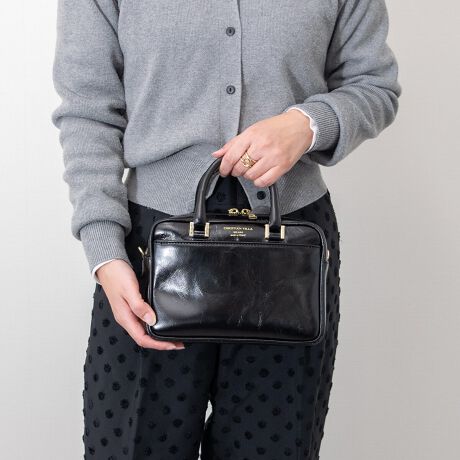 [^:Q56453]fUCi[Christian Villa (NX` B)ɂāA2013NɒãuhBt@bVƊEŒN|ꂽôƁAC^A̓`IȋZpɂ葽@\t@bViuȃU[obOĂĂ܂BVvȃfUC̃nhobO̓IItƂɃ}`ɂg܂BXgbvtBt@Xi[t|Pbg~1BATTENTIONEVRfނgpĂꍇAL̂ɂ\܂Asǂł͂܂BCɂȂꍇ͕ʂ̗ǂꏊɒuĂƌy邩Ǝv܂̂łBEv̕\ʂ̓LYt₷ׁA舵ɂ͏\ɂӂBJȂǂŔGꂽꍇAFڂ肷ꍇ܂B܂v̕iێ̂߁AȂׂG炳Ȃ悤ӉBEYߒɐ鑽̃LYVꍇ܂B܂fނ̓A኱̐FCꂪꍇ܂Agpɂ͖育܂BEBě̓ɂFČꍇ܂ B܂Aql̂gPCj^[X}[gtHʂȂǂ̊ɂFۂ̏iƈČꍇ܂BETCYZ(\L)͂܂ŖڈƂȂ܂B:22cm:16cm}`:9cm荂:8cmV_[Xgbv̒:100-114cmd:450g