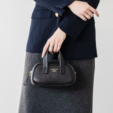 [^:Q56519]fUCi[Christian Villa (NX` B)ɂāA2013NɒãuhBt@bVƊEŒN|ꂽôƁAC^A̓`IȋZpɂ葽@\t@bViuȃU[obOĂĂ܂B\tgȃU[̎ƃTCYtF~jȕ͋C̃nhobOłBXgbvtB|Pbg~1BATTENTIONEVRfނgpĂꍇAL̂ɂ\܂Asǂł͂܂BCɂȂꍇ͕ʂ̗ǂꏊɒuĂƌy邩Ǝv܂̂łBEv̕\ʂ̓LYt₷ׁA舵ɂ͏\ɂӂBJȂǂŔGꂽꍇAFڂ肷ꍇ܂B܂v̕iێ̂߁AȂׂG炳Ȃ悤ӉBEYߒɐ鑽̃LYVꍇ܂B܂fނ̓A኱̐FCꂪꍇ܂Agpɂ͖育܂BEBě̓ɂFČꍇ܂ B܂Aql̂gPCj^[X}[gtHʂȂǂ̊ɂFۂ̏iƈČꍇ܂BETCYZ(\L)͂܂ŖڈƂȂ܂B:17-21cm:11cm}`:9cm荂:8cmV_[Xgbv̒:98-112cmd:330g