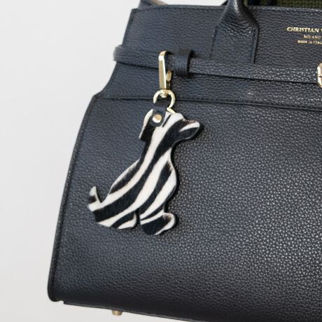 [^:Q57901]ANDREA CARDONEiAhA Jhlj̓U[ƊEŁA50N̗jC^ÃobOuhłB͑SăC^AYɂAiƗD낳˔fUĆAi|_ɐYAłMADE IN ITALYɂĂ܂BE̍xZNgVbvŎ舵Ă܂B wAJ[tgpCk^̃L[`[łBATTENTIONEVRfނgpĂꍇAL̂ɂ\܂Asǂł͂܂BCɂȂꍇ͕ʂ̗ǂꏊɒuĂƌy邩Ǝv܂̂łBEv̕\ʂ̓LYt₷ׁA舵ɂ͏\ɂӂBJȂǂŔGꂽꍇAFڂ肷ꍇ܂B܂v̕iێ̂߁AȂׂG炳Ȃ悤ӉBEYߒɐ鑽̃LYVꍇ܂B܂fނ̓A኱̐FCꂪꍇ܂Agpɂ͖育܂BEBě̓ɂFČꍇ܂ B܂Aql̂gPCj^[X}[gtHʂȂǂ̊ɂFۂ̏iƈČꍇ܂BETCYZ(\L)͂܂ŖڈƂȂ܂B`[t̃TCY@:7cm`[t̃TCY@c:10cmfp摜̃obOiԍ@CE0167259501