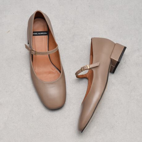 [^:D1003D]ANGEL ALARCON (Aw AR)́AXyC̕wlCuhłB1999NɃX^[gfUC琶Y܂ňтăXyCōsĂ܂BɖASnǂ͓IȌC𗚂Ă炢ƂÔƁA݂ł̓[bp݂̂Ȃ炸AI[XgAAJi_A{ƓWJ𐢊E֍LĂ܂B\tgXNGAgẼ[WF[pvX́AVvȃfUCȂ̂ŁAg܂BCɕیV[\Ăꍇ܂Bp̍ۂ͔ĂgpB܂Ai̍ۂɕیV[ꕔꍇ܂B\߂BYߒɐLYꍇ܂B܂fނ̓A኱̐FACꂪꍇ܂A͑fނ̓ƂȂ܂B\߂BAɑjꍇ܂BTCYZ(\L)͂܂ŖڈƂȂ܂Bd:228g