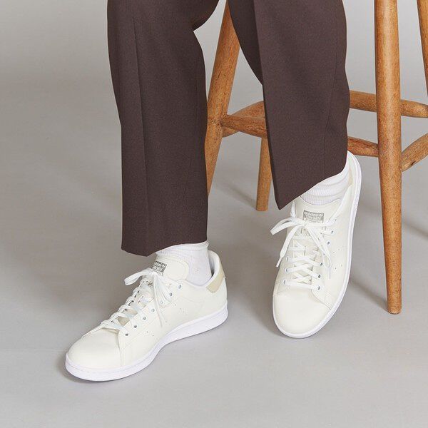 らくちんセットアップ白スニーカー