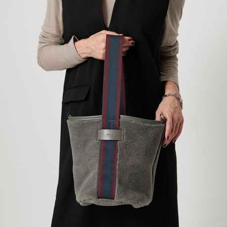 [^ԁF18325000000]BEAUTY&YOUTHʒACeNlC𔎂AFolnaʒV_[obONoBfUCtFCN[g̑fފ炵Folna̕ʒV_[obOB݂̂{AɃC̃nhX^CbVȈiBg[ŃVbNȈۂɕω闠ʂ\ɂĂy߂Ao[VudlB{ÃCׂ悤ɐݒuꂽA{ṽuhl[ɂ肪܂BL߂̃}`t̃oPbg^ŁA|[`ⒷzȂǂƓ[͂́BJɂ̓tbNtĂAVGbgɕωĂy݂܂Bfޖ{́F|GXeAE[pb`FvFolnaitHijForme NaturaliRȌ`jɗRꂩ琶܂ꂽuhFolnaBx[VbNȌ`x[XɃghɗꂸĂĂOȂڎwĂ܂ByӎzigpOɁA^OɋLڂĂu舵̒ӏvAu\vKmFBi摜́A̓p\RȂǂ̉{ɂAۂ̐FƈقȂČꍇ܂B炩߂Bi̐F̖ڈ́AiP̂̉摜QƂB摜̏i̓TvłBX܂ւ₢킹̍ۂ́ASBEAUTY & YOUTHeX܂܂ŉL̕i/iԂ\tBiFBL FOLNAxBY F/MUTN TP/SD  iԁF18325000000