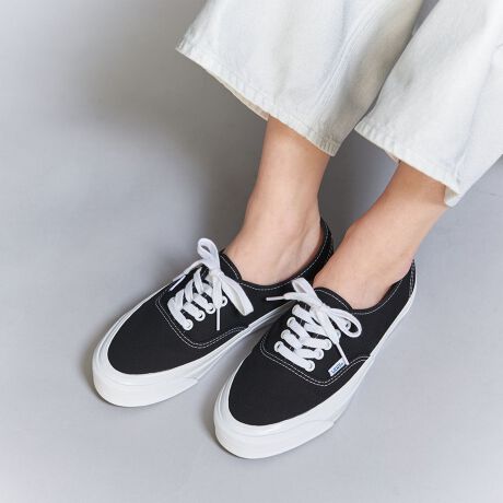 [^ԁF18314998609]uVANS PREMIUMvV[YuI[ZeBbN 44vfUCIȐ݌vƐꂽfUCɂătHAtBbgASnǋuVANS PREMIUMvBāuX^C 44vƌĂ΂ꂽuI[ZeBbNv́A]蕪\[AACRjbNȃp^[̗̍pɂĂ萳mȃ{[hRg[\ɂȂ70NɃXP[^[̊Ԃŋ}Ɏx܂B~j}ȃVGbgŃLoXfނ̃Abp[͂̂܂܂ɗ₷ɂiB܂܂ȃJWAX^CɃ}b`Ԃ̈ꑫЁBfރAbp[FȁA@ۃ\[Fꁡ[J[iԁFVN000CQABA2VANSi@Yj1966NAJtHjA_ɃJWAtbgEFAyуApƂĊJꂽAVANSB̃Xb|́A̓Iȃbt\[gNXC_[B̖ڂɗ܂A1976Nȍ~̃XP[g{[hu[̃JtHjAXP[^[ɂ͌ȂACeƂĐlC𔎂܂Byӎz24cm܂ł̓ACbg4A24.5cm̓ACbg5łBigpOɁA^OɋLڂĂu舵̒ӏvAu\vKmFBi摜́A̓p\RȂǂ̉{ɂAۂ̐FƈقȂČꍇ܂B炩߂Bi̐F̖ڈ́AiP̂̉摜QƂBV[Y̏dʂ́AV[Y{̂̂ݗ̏dʂƂȂ܂Bti͌vɊ܂܂܂BiɕsǂꍇAє̔j܂Ă܂B炩߂BX܂ւ₢킹̍ۂ́ASBEAUTY&YOUTHeX܂܂ŉL̕i/iԂ\tBiFSC*VANS LXATNTC RISU44 iԁF18314998609