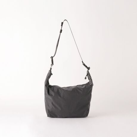 [^ԁF14321996231]ɂ傤ǂA2WAYiCV_[obOBfUCg񂾂悤ȃN^ƊƁAF͂̃iCV_[obOBڂɂ`邵Ȃ₩ŁA|΂ߊ|ɂۂɐĝɉĎRƃtBbgĂ܂BV_[Xgbv͒\ȂAOĖ{̂̃obNȂ΃nhobOƂĂg2WAYdlBJ̃_uWbv⏬̐ɕ֗ȃ|PbgȂǁAgɂꂵ@\iłBfޕ\nFiC100%nF|GXe100%R[fBl[gRpNgȃTCYƗ̂J[ŁAǂȒȂɂRɓރfUCłBJWAX^Cɂ͂Aꂢ߂ȃZbgAbvɍ킹ăkPô߁ByӎzigpOɁA^OɋLڂĂu舵̒ӏvAu\vKmFBi摜́A̓p\RȂǂ̉{ɂAۂ̐FƈقȂČꍇ܂B炩߂Bi̐F̖ڈ́AiP̂̉摜QƂBX܂ւ₢킹̍ۂ́ASBEAUTY&YOUTHeX܂܂ŉL̕i/iԂ\tBiFSC LT NY CROSS BAG S iԁF14321996231