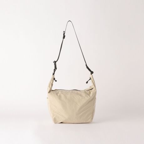 [^ԁF14321996231]ɂ傤ǂA2WAYiCV_[obOBfUCg񂾂悤ȃN^ƊƁAF͂̃iCV_[obOBڂɂ`邵Ȃ₩ŁA|΂ߊ|ɂۂɐĝɉĎRƃtBbgĂ܂BV_[Xgbv͒\ȂAOĖ{̂̃obNȂ΃nhobOƂĂg2WAYdlBJ̃_uWbv⏬̐ɕ֗ȃ|PbgȂǁAgɂꂵ@\iłBfޕ\nFiC100%nF|GXe100%R[fBl[gRpNgȃTCYƗ̂J[ŁAǂȒȂɂRɓރfUCłBJWAX^Cɂ͂Aꂢ߂ȃZbgAbvɍ킹ăkPô߁ByӎzigpOɁA^OɋLڂĂu舵̒ӏvAu\vKmFBi摜́A̓p\RȂǂ̉{ɂAۂ̐FƈقȂČꍇ܂B炩߂Bi̐F̖ڈ́AiP̂̉摜QƂBX܂ւ₢킹̍ۂ́ASBEAUTY&YOUTHeX܂܂ŉL̕i/iԂ\tBiFSC LT NY CROSS BAG S iԁF14321996231