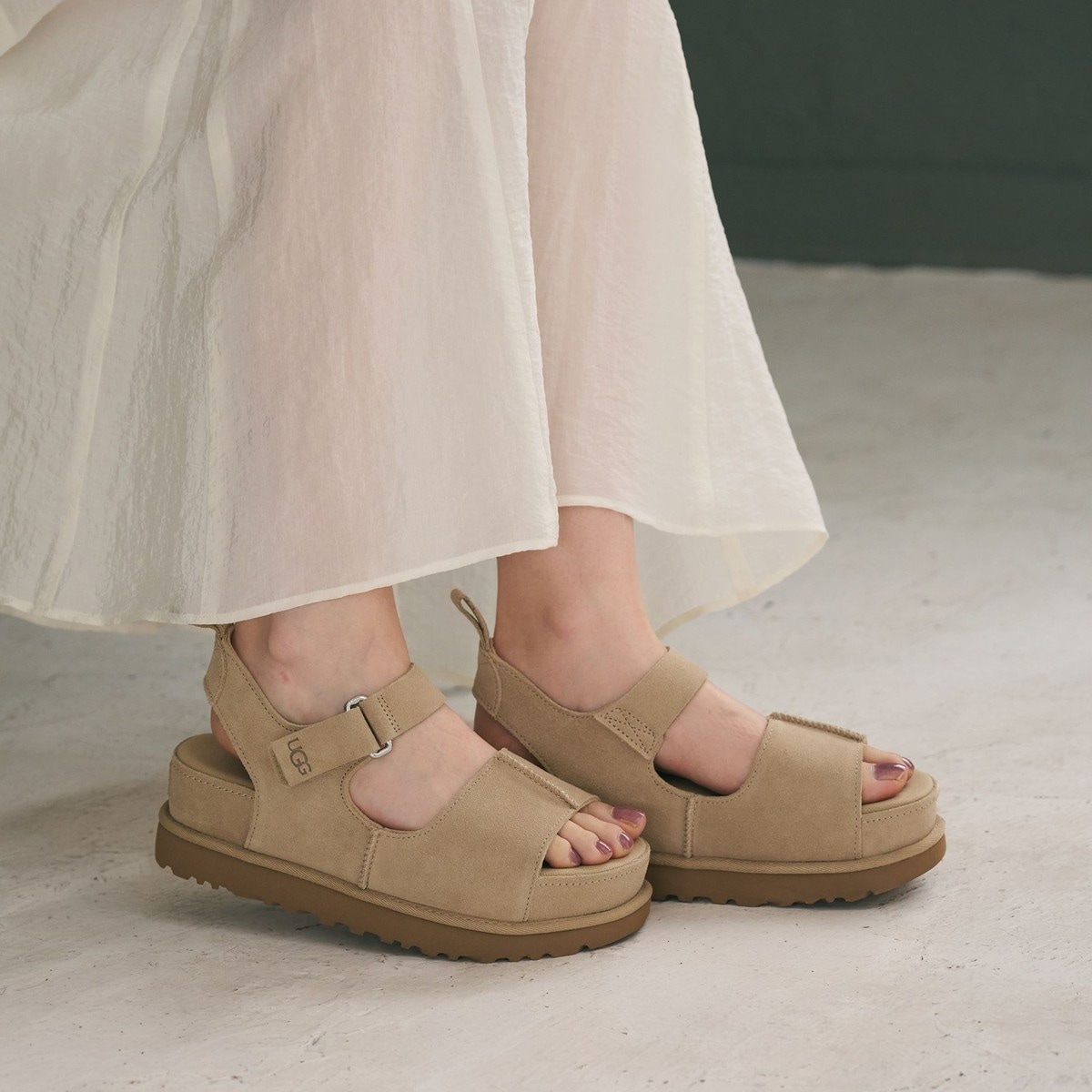 国内EXCLUSIVE】＜UGG＞ゴールデンスター ハイ サンダル