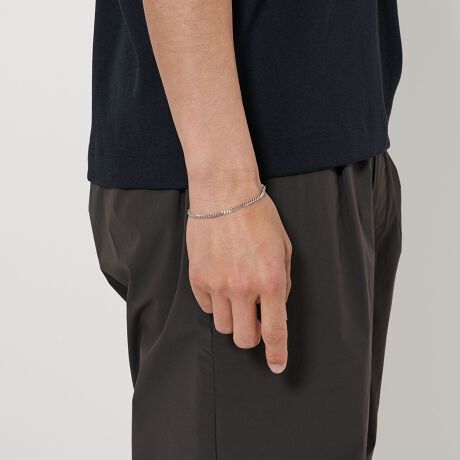 [^ԁF14336995805]肰ȂDȋP͂̃`F[uXbgBfUCVvȂ茳ʂîfUCBƂLwC`F[Ōy₩ȕtSnłBfތ򊴂̂鉐₩ȕ̃bL{^JgpBR[fBl[gX^C̃ANZgɂ҂Ȕėp̍ACeŁA܂܂ȃV[Ɋ􂵂܂BjɂgMtgɂ߂̈iłByӎzigpOɁA^OɋLڂĂu舵̒ӏvAu\vKmFBi摜́A̓p\RȂǂ̉{ɂAۂ̐FƈقȂČꍇ܂B炩߂Bi̐F̖ڈ́AiP̂̉摜QƂBX܂ւ₢킹̍ۂ́ASBEAUTY&YOUTHeX܂܂ŉL̕i/iԂ\tBiFSC BRASS CHAIN BRACE iԁF14336995805