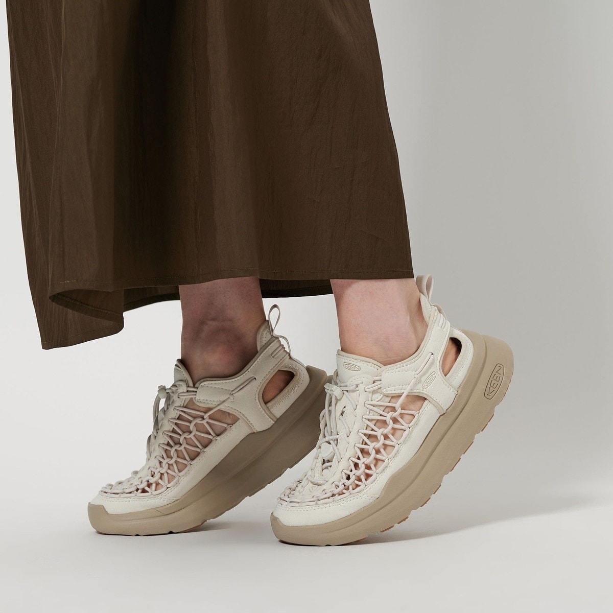KEEN UNEEK WK クリーム Men's UNEEK WK Sneaker | Birch/Plaza Taupe | KEEN Footwear