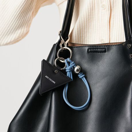 [^ԁF18465991211]ADD CULUMN~[`[ł肰Ȃgh遡fUCOp`̃~[ƁAmbgXgbvZbgɂȂ`[B莝̃obOɕt邾Ńgh܂AgȂ݂X}[gɐ邱Ƃ̏op˔ACełBVbNŗ͋C̃ubNƁAR[fBl[gɉ؂₩ƂȂꊴvXĂ郌Ip[ĥpӁBgpɂ͂AMtgɂ߂̃ACełBfBLACKFiCAv̑1F|GXeAvȆ1́AOp`[Ip[hłBADD CULUMNiAh JjǉƂӖADD CULUMNBR̊vAт͎gpȂobO𒆐SƂAt@bVWJuhBx[VbNƂ͕ՓIȂ̂łAGRAnCNIeB[Ax[VbNȂ̂񋟂Ă܂ByӎziɁu舵̒ӏvAu\v܂ꍇ́AgpOɕKmFBi摜́A̓p\RȂǂ̉{ɂAۂ̐FƈقȂČꍇ܂B炩߂Bi̐F̖ڈ́AiP̂̉摜QƂBX܂ւ₢킹̍ۂ́ASBEAUTY&YOUTHeX܂܂ŉL̕i/iԂ\tBiFBL ADD/C GLEAM CHARM iԁF18465991211