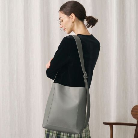 [^ԁF18326000001]g̗ǂlC̃rbOV_[obOj[AfUCIȐlCւAChxg|Cg̃V_[obOg₷ȂčēoBD]̌`͂̂܂܂ɁAn̂fނɃAbvf[gBߕ̃obNݎdlɂAɗ͋p[cgpVvɎdグĂ܂BA4cɎ[\ȑ傫߃TCYfC[[X̋B|ŃtɂA|łƌ܂Bfޕ\nFvnF|GXe100R[fBl[g~j}VbNȃfUCłꂢ߃R[fɂ݂₷íAʋΗpƂĂ߁BG߂V[킸gAėp̍ACełBE|PbgF1iI[v|Pbg~1jyӎziɁu舵̒ӏvAu\v܂ꍇ́AgpOɕKmFBi摜́A̓p\RȂǂ̉{ɂAۂ̐FƈقȂČꍇ܂B炩߂Bi̐F̖ڈ́AiP̂̉摜QƂB摜̏i̓TvłBX܂ւ₢킹̍ۂ́ASBEAUTY&YOUTHeX܂܂ŉL̕i/iԂ\tBiFBL BY SOFT WIDE BLT SDII iԁF18326000001