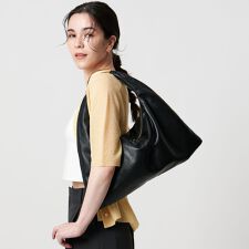 ＜LE VERNIS＞Sculpture triangle M/ショルダーバッグ