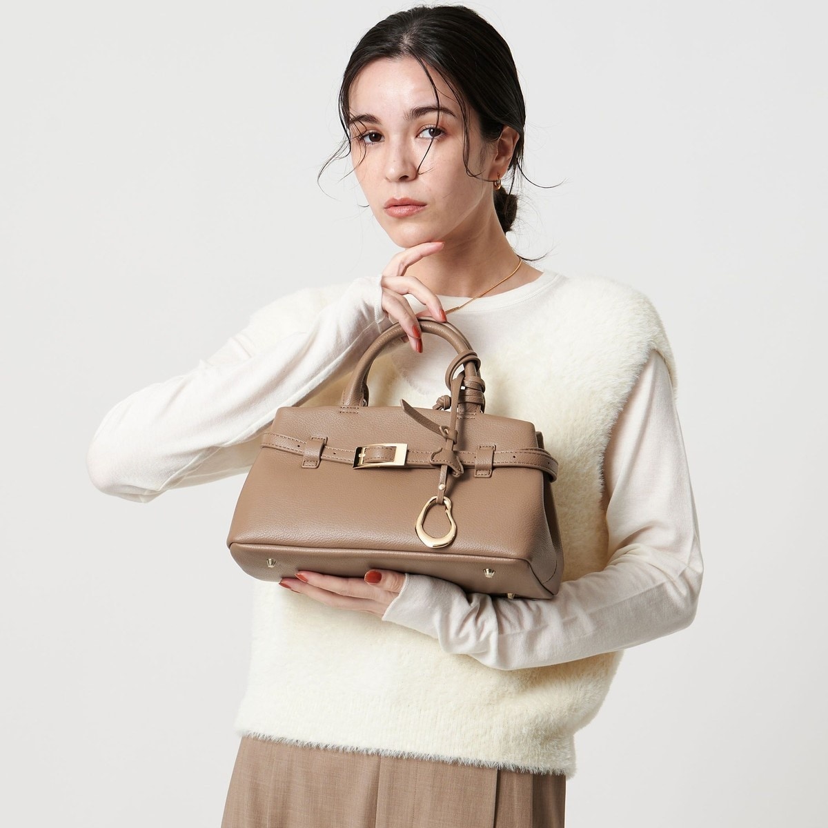 LE. VERNIS poire チャームバッグ2way LE VERNIS] Poire charm bag | CASSELINI ONLINE SHOP