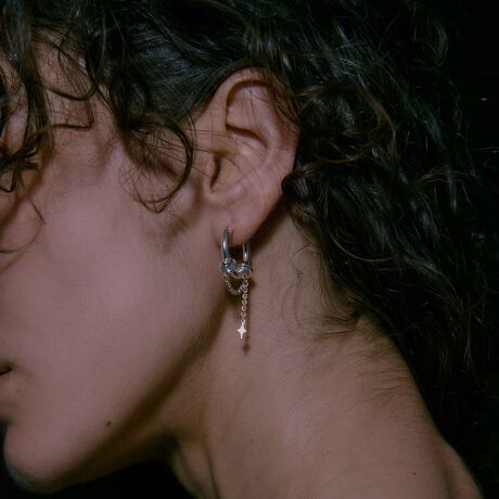 [^ԁF18335990523]̂郂`[tVNȈۂ^Ă遃LAPUIS̃sAXfUCLLƗhIWíuOrnamentvp[csAXBmbg`[tfUCɎ荞݁AKxɃ{[̂郋bNXIBɑ݊vXĂíAւ̂Jɂ͂A؂ȕւ̃Mtgɂ߂̃ACełBfގA^J|XgFXeXEV[YŃÔpӂ܂BiΏەiԁF18335990522jEV[YŃlbNX̂pӂ܂BiΏەiԁF18335990524jEV[YŃ`[J[̂pӂ܂BiΏەiԁF18335990525jEV[YŃuXbĝpӂ܂BiΏەiԁF18335990526jLAPUISisCjBBʂB}eAƋȐDȂBRȃA[g̃CXs[Vɑ@ׂŁAAƗm̒ɘȂޑ݂ł肽ByӎziɁu舵̒ӏvAu\v܂ꍇ́AgpOɕKmFBi摜́A̓p\RȂǂ̉{ɂAۂ̐FƈقȂČꍇ܂B炩߂Bi̐F̖ڈ́AiP̂̉摜QƂBX܂ւ₢킹̍ۂ́ASBEAUTY&YOUTHeX܂܂ŉL̕i/iԂ\tBiFBL LAPUIS ONMNT CHN P iԁF18335990523