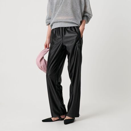 [^ԁF16144000001]X|[cMIXX^Cadidas Originals̃pcfUC򊴂ڂadidas Originals̃gbNpcBTCh̃X[XgCvXƃgtHCShJȂǁAt@C[o[h݂̃fBe[Ă܂B\tgŊ炩ȃgRbgfނgpBEGXg̓h[R[htŃtBbgD݂ɒ\łBR[fBl[gTVcp[J[Ȃǂ̃JWAȃgbvX͂AlۂWPbgVcA[t@[Ȃǂƍ킹~bNXX^C߂łBEV[ỸgbvXiΏەiԁF16274000001j܂Badidas OriginalsiAfB_X IWiXj2001NɁAadidasadidas Originals𐳎ɐݗBOť`gtHCiTrefoiljSAadidas Originals̏ےƂčLFmĂ܂Bt@bVX^CdȂAXg[gEFAƂĂ̑݊BX|[cEFAuhƂĂ̓`؂ȂAɐVl񋟂Ă܂ByӎziɁu舵̒ӏvAu\v܂ꍇ́AgpOɕKmFBi摜́A̓p\RȂǂ̉{ɂAۂ̐FƈقȂČꍇ܂B炩߂Bi̐F̖ڈ́AiP̂̉摜QƂBX܂ւ₢킹̍ۂ́ASBEAUTY&YOUTHeX܂܂ŉL̕i/iԂ\tBiFadidas METAL FIREB TP iԁF16144000001