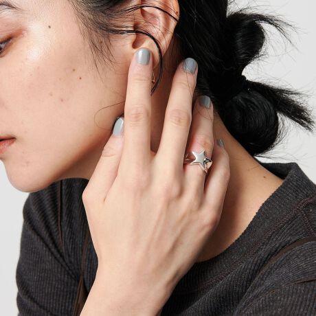 [^ԁF18336000020]BAITSACLb`ȃX^[`[tPVo[OfUCSILVER925̑fނɁA@ׂȃJbeBOŃX^[`[tOBڂ䂭݊ȂV[vȈۂɎdグĂ܂BJWAɃfC[[X͂AtH[}ȃV[ɂ}b`iłBBAITSixCcjSILVERGOLDƂAfUCɃghꂽuhBAITSByӎziɁu舵̒ӏvAu\v܂ꍇ́AgpOɕKmFBi摜́A̓p\RȂǂ̉{ɂAۂ̐FƈقȂČꍇ܂B炩߂Bi̐F̖ڈ́AiP̂̉摜QƂBX܂ւ₢킹̍ۂ́ASBEAUTY&YOUTHeX܂܂ŉL̕i/iԂ\tBiFBL BAITS STAR R iԁF18336000020