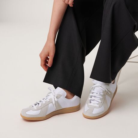 [^ԁF18314000043]fC[X^CɃBe[WeCXgvX遃adidas OriginalsuARMYvfUC~j}ȂN[ŕî郋bNX͂́uARMYiA[~[jvB炩ȃU[Abp[ɁASn̗ǂ郉CjOƃAEg\[łBJWAȈۂłȂAXbNXfjpcȂǂ̂ꂢ߂ȃR[fƂDlC̍zCgƁAVbNŃNXȃ[hY_[NuE2Fpӂ܂BfރAbp[FVRv[J[iԁEWHITEFJR2002iCloud White/Cloud White/Chalk WhitejEDK.BROWNFJR2003iDark Brown/Dark Brown/Night Brownjadidas OriginalsiAfB_X IWiXj2001NɁAadidasadidas Originals𐳎ɐݗBOť`gtHCiTrefoiljSAadidas Originals̏ےƂčLFmĂ܂Bt@bVX^CdȂAXg[gEFAƂĂ̑݊BX|[cEFAuhƂĂ̓`؂ȂAɐVl񋟂Ă܂ByӎziɁu舵̒ӏvAu\v܂ꍇ́AgpOɕKmFBi摜́A̓p\RȂǂ̉{ɂAۂ̐FƈقȂČꍇ܂B炩߂Bi̐F̖ڈ́AiP̂̉摜QƂBV[Y̏dʂ́AV[Y{̂̂ݗ̏dʂƂȂ܂Bti͌vɊ܂܂܂BiɕsǂꍇAє̔j܂Ă܂B炩߂BX܂ւ₢킹̍ۂ́ASBEAUTY&YOUTHeX܂܂ŉL̕i/iԂ\tBiFSC AD BW ARMY  iԁF18314000043