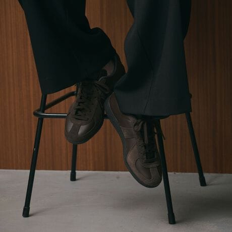 [^ԁF18314000043]fC[X^CɃBe[WeCXgvX遃adidas OriginalsuARMYvfUC~j}ȂN[ŕî郋bNX͂́uARMYiA[~[jvB炩ȃU[Abp[ɁASn̗ǂ郉CjOƃAEg\[łBJWAȈۂłȂAXbNXfjpcȂǂ̂ꂢ߂ȃR[fƂDlC̍zCgƁAVbNŃNXȃ[hY_[NuE2Fpӂ܂BfރAbp[FVRv[J[iԁEWHITEFJR2002iCloud White/Cloud White/Chalk WhitejEDK.BROWNFJR2003iDark Brown/Dark Brown/Night Brownjadidas OriginalsiAfB_X IWiXj2001NɁAadidasadidas Originals𐳎ɐݗBOť`gtHCiTrefoiljSAadidas Originals̏ےƂčLFmĂ܂Bt@bVX^CdȂAXg[gEFAƂĂ̑݊BX|[cEFAuhƂĂ̓`؂ȂAɐVl񋟂Ă܂ByӎziɁu舵̒ӏvAu\v܂ꍇ́AgpOɕKmFBi摜́A̓p\RȂǂ̉{ɂAۂ̐FƈقȂČꍇ܂B炩߂Bi̐F̖ڈ́AiP̂̉摜QƂBV[Y̏dʂ́AV[Y{̂̂ݗ̏dʂƂȂ܂Bti͌vɊ܂܂܂BiɕsǂꍇAє̔j܂Ă܂B炩߂BX܂ւ₢킹̍ۂ́ASBEAUTY&YOUTHeX܂܂ŉL̕i/iԂ\tBiFSC AD BW ARMY  iԁF18314000043