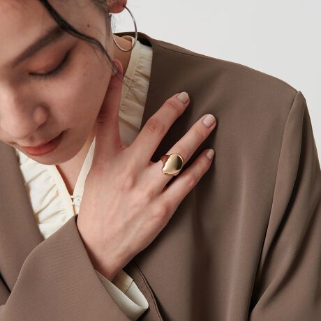 [^ԁF18333000001]PHILIPPE AUDIBERTaVȃhbv`[t͂̃OfUCՂƂ^̃fUCڂOB݊̂郋bNX́AЂƂt邾Ŏ茳ɉ؂₩ȈۂvX܂BfC[X^Cɂ݂₷íAgp②蕨ƂĂ߂łBfސ^JibLjEfނقȂ܂AiΏەiԁF18333000000jƓfUCłBEV[ỸlbNXiΏەiԁF18333000004A18333000005jpӂĂ܂BPHILIPPE AUDIBERTitBbvI[fBx[j1990NɃX^[gtX̃t@bVANZT[uhPHILIPPE AUDIBERTBiɂAx̍fUCRZvgɁAt@bViuȃANZT[𐧍삵Ă܂ByӎziɁu舵̒ӏvAu\v܂ꍇ́AgpOɕKmFBi摜́A̓p\RȂǂ̉{ɂAۂ̐FƈقȂČꍇ܂B炩߂Bi̐F̖ڈ́AiP̂̉摜QƂBX܂ւ₢킹̍ۂ́ASBEAUTY&YOUTHeX܂܂ŉL̕i/iԂ\tBiFPA GAIL RNG GD iԁF18333000001