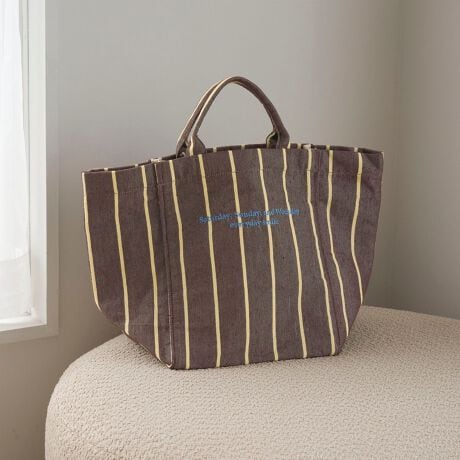 [^ԁF18325000016]BEAUTY&YOUTHʒACeH~CɊYbeej̕ʒg[gobOfUCV[YlC𔎂Abeej̕ʒobOBG̐V́AX̑ɓ݂₷̂XgCvۓIȈiB͌|ł钷ƁAZnh2{t֗ȎdlłBX}[gtH⏬o₷ÃTCh|Pbg|CgBm[gPCA4yX傫߂̃TCYŃfC[g͂Aspɂ߂łBfޖȁA|GXeE|PbgFI[v|Pbg~3E_[NO[\L̂íAuẼJ[łBbeejir[Wj{obOuhBobOuhLilas CampbelliLxj𗧂グfUCi[AlɌuhƂĐVɃX^[g܂BqhD[ 큄 Ӗbeejir[WjB킩萁Ԃ炫t΂悤ɁACh̐Y҂̊F񂪒JɂeLX^CnhNtgɂāAӂΊzĂƂz܂ByӎziɁu舵̒ӏvAu\v܂ꍇ́AgpOɕKmFBi摜́A̓p\RȂǂ̉{ɂAۂ̐FƈقȂČꍇ܂B炩߂Bi̐F̖ڈ́AiP̂̉摜QƂB摜̏i̓TvłBX܂ւ₢킹̍ۂ́ASBEAUTY&YOUTHeX܂܂ŉL̕i/iԂ\tBiFBL beej~BY STRIPE TOTE iԁF18325000016