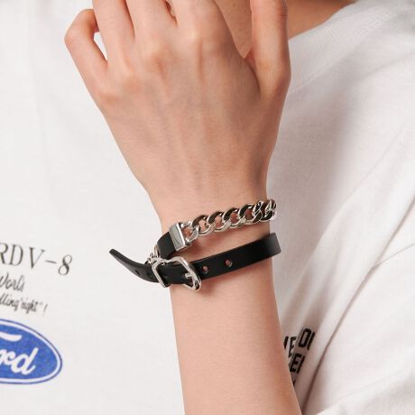 [^ԁF18336000010]X^CbVȃfUCŎW߂uXbgfUC͋C̈قȂ`F[ƃU[gݍ킹č쐻uXbgBxgfBe[U[ɁA^`F[̋PfVNȈiB{ŏd˂Â悤ȑ݊̂郋bNX͂łBJWA[hȈۂ̃ubNƁAtF~jY킹ItzCg2FpӁBV[YXŃfC[Ɋ􂷂ACéAMtgɂ҂łBR[fBl[gVvȃR[fBl[gɃANZgƂăvX̂͂ÃgbvXɍ킹ăGbŴ߂łByӎziɁu舵̒ӏvAu\v܂ꍇ́AgpOɕKmFBi摜́A̓p\RȂǂ̉{ɂAۂ̐FƈقȂČꍇ܂B炩߂Bi̐F̖ڈ́AiP̂̉摜QƂBX܂ւ₢킹̍ۂ́ASBEAUTY&YOUTHeX܂܂ŉL̕i/iԂ\tBiFBLN BY MTL CHNxL BELT B iԁF18336000010