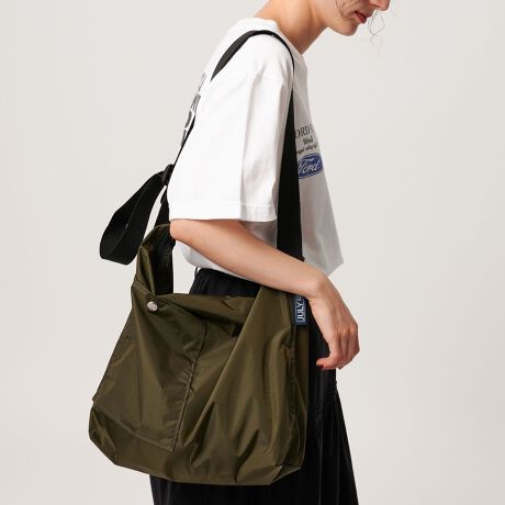 [^ԁF18324000064]JULY NINE܂܂ȃR[fBl[gɃ}b`x[VbN͂́uSEQUEL POCKETvfUClCfuSEQUELvɕ֗ȊOt|PbgvXuSEQUEL with POCKETvBVvȃfUC͂̂܂܂ɁAX}z|[`Ȃǂ̏̏oꂪ₷p荂܂܂BJ̓Wbv^Cvő傫J߁AX[Yȏoꂪ\B}`葽̉ו[łÂo痷s܂ŕLB~j}ȃbNXŃJWAX^Cɂ͂AXJ[g⃏s[XR[fɂރACełBfރiCJULY NINEiWC iCj2012NAJ̃ISB|[ghɂăfUCi[hGarrete LoveallhɂđnƂꂽuhBuh́AA[`̃uGmXACXɑ݂鐢EōłLgJuly Nine AvenuehɗRĂ܂ByӎziɁu舵̒ӏvAu\v܂ꍇ́AgpOɕKmFBi摜́A̓p\RȂǂ̉{ɂAۂ̐FƈقȂČꍇ܂B炩߂Bi̐F̖ڈ́AiP̂̉摜QƂBX܂ւ₢킹̍ۂ́ASBEAUTY&YOUTHeX܂܂ŉL̕i/iԂ\tBiFSC JULYNINE SQU/PCKT SD iԁF18324000064