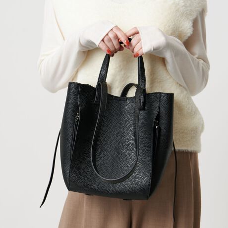 [^ԁF18326000014]fC[obO̐VԁAّfނŗV2nhg[gBfUC莝ƌ|RɑIׂ2ނ̃nhtAV^g[gobOBTCh琂炵ĂlɂȂTCh̕RAxg[vɒʂČ`ς2WAYdlB|܂܂łKvȂ̂oAOɕtWbv|Pbg|CgBVvȒɂAו̃fBe[ɂg̗ǂiłBfޖ{̕\nFv{̗nEԂF|GXe100R[fBl[gꂢ߃R[fɂރACéAʋΗpƂĂ߁BG߂V[킸gAėp̍ACełBEO|PbgFWbv|Pbg~1E|PbgF3iI[v|Pbg~2AWbv|Pbg~1jyӎziɁu舵̒ӏvAu\v܂ꍇ́AgpOɕKmFBi摜́A̓p\RȂǂ̉{ɂAۂ̐FƈقȂČꍇ܂B炩߂Bi̐F̖ڈ́AiP̂̉摜QƂB摜̏i̓TvłBۂ̏iƐFAdlAHATCYAfޓ኱قȂꍇ܂BH̐Y̓sA[ύXɂȂꍇ܂B̑OɂĂ͂炩߂B ׏󋵂ɂAqlւ̔X̔xꍇ܂B 摜̏i̓TvłBX܂ւ₢킹̍ۂ́ASBEAUTY&YOUTHeX܂܂ŉL̕i/iԂ\tBiFBL BY ZIP/POC 2HANDL TT iԁF18326000014