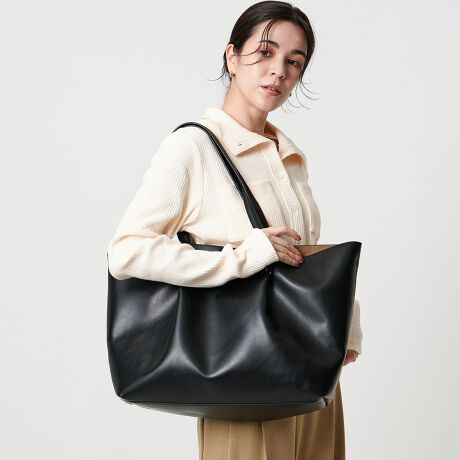 [^ԁF18326000009]tLVuɊAeʂV^g[gobOBfUC肩q^bNfUC|CǵArbOg[gobOBA4m[gPCyXAeʂ̃TCY|CgBydėntAꖇv̂悤ȍvŃVvɎdグ܂BוȂۂ́ATCh̃tbNpăRpNgɌ`ς܂BԌ͊JX[Yȃ}Olbg{^gpA̎[ɕ֗ȓ|PbgtBfޖ{́i\jFv{́ijF|GXeR[fBl[gVvŐꂽfUĆAfC[[Xɂ͂ʋ΂oȂǁA[NX^Cɂd󂵂܂Bꂢ߂ȑJWAbN܂ŁAG߂킸lXȗprɊpACełBE|PbgFI[v|Pbg~1yӎziɁu舵̒ӏvAu\v܂ꍇ́AgpOɕKmFBi摜́A̓p\RȂǂ̉{ɂAۂ̐FƈقȂČꍇ܂B炩߂Bi̐F̖ڈ́AiP̂̉摜QƂB摜̏i̓TvłBX܂ւ₢킹̍ۂ́ASBEAUTY&YOUTHeX܂܂ŉL̕i/iԂ\tBiFBL BY L/L TUCK TT iԁF18326000009