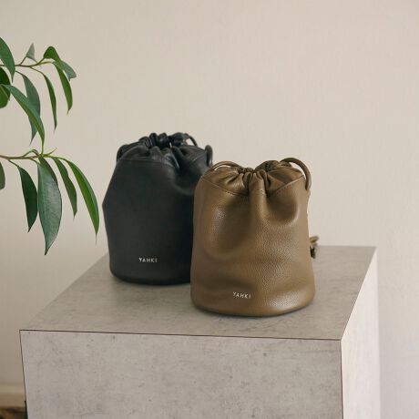 [^ԁF18325000018]YAHKI~j}fUCŐꂽX^ChXgobOfUCƂƏ_炩AKxȌ݂郊AU[gpВ^V_[obOB̂ȂVvȎdlŁAؚȃOXgbv͎΂ߊ|⌨|ȂǃAW\BJWAɃGKgȕ͋C˔bNXŁAfC[ʂȂoV[܂Ŋ􂷂ACełBR[fBl[gI΂Ȃ\ȃubNƁAîۂɓĂI[u2Fpӂ܂Bfޕ\FvF100%YAHKIi[Lj2014NɃX^[gYAHKIBNEƂɂƂȂRłȏɁAxɂƂ߂PĂ炦邱Ƃ肢AfGLIFE𑗂Ă炢Ƃv琶܂܂BVvŃx[VbNȒɂghVѐSsIȃRNV́AfUCi[Ȃłׂ͂̍₩Ȋ܂ByӎziɁu舵̒ӏvAu\v܂ꍇ́AgpOɕKmFBi摜́A̓p\RȂǂ̉{ɂAۂ̐FƈقȂČꍇ܂B炩߂Bi̐F̖ڈ́AiP̂̉摜QƂBX܂ւ₢킹̍ۂ́ASBEAUTY&YOUTHeX܂܂ŉL̕i/iԂ\tBiFYAHKI LTR MINI  DRST iԁF18325000018