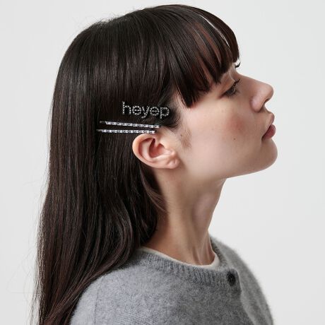 [^ԁF18345000007]ƋPXg[|Cgheyep̃SwAsfUCuhSCXg[ŕ\sƁA~j}fUC̃wAs3{ZbgBVvȃwAX^CɃANZgYLb`[ȃfUCBPigłȂAd˂Â߂ȃACełBX􂷂wAANZ̓MtgɂЁBfރZChAXg[FKXheyepiwCbvjuwCbvv͐VNȗťɋP悤ɁAȂ̓ɐVȋP炷Ƃz𖼑Oɍ߂܂B؍Ɠ{lfUCi[̃RrɂĐݏoꂽ̕⊴oA_ŗVѐS郆j[NȃRNVWJĂ܂ByӎzgpEpɉĕtii|[`EATTENTIONJ[hjSđĂAĔ̔łԂ̂ݕԕi\ƂĂ܂BiɁu舵̒ӏvAu\v܂ꍇ́AgpOɕKmFBi摜́A̓p\RȂǂ̉{ɂAۂ̐FƈقȂČꍇ܂B炩߂Bi̐F̖ڈ́AiP̂̉摜QƂBX܂ւ₢킹̍ۂ́ASBEAUTY&YOUTHeX܂܂ŉL̕i/iԂ\tBiFHEYEP LOGO HAIRPINS 3SET iԁF18345000007