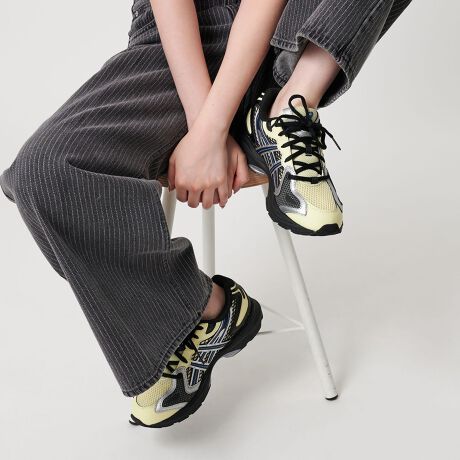 [^ԁF18315000003]asics{̃X|[c~bNXX^CɎdグĂXj[J[fUC1990N㔼2000NÓuGEL-KAYANOvV[YےfUCfBe[ZA㕗ɃAbvf[guGEL-K1011vBy₩ȃCG[}FɁAubNJ[Ŝ߂X|[eBȈꑫB肵SnCjOƁAKxɃ{[̂AEg\[͂łBVvȒȂ̃ANZgƂĂ₷A^E[XANeBuV[܂ŕL􂵂܂Bfލ@ہAlHvA[J[iԁF1203A756iSoft Yellow/BlackjasicsiAVbNXjasics1949NɐݗꂽSˏNŁA1977NɁuAVbNXvɉBƖ́uSȐĝɌSȐ_ṽeꂩĂA̗OɁAX|[cV[Y̊vVǋĂ܂Bߋ̃Cmx[V󂯌pȂiĂ鐢E̃X|[ceNmW[ƁA[X^CZv_NgʂāAX|[cg߂ɊĂ炦邱ƂڎwĂ܂ByӎziɁu舵̒ӏvAu\v܂ꍇ́AgpOɕKmFBi摜́A̓p\RȂǂ̉{ɂAۂ̐FƈقȂČꍇ܂B炩߂Bi̐F̖ڈ́AiP̂̉摜QƂBV[Y̏dʂ́AV[Y{̂̂ݗ̏dʂƂȂ܂Bti͌vɊ܂܂܂BiɕsǂꍇAє̔j܂Ă܂B炩߂BX܂ւ₢킹̍ۂ́ASBEAUTY&YOUTHeX܂܂ŉL̕i/iԂ\tBiFSC*ASICS GEL K1011 iԁF18315000003