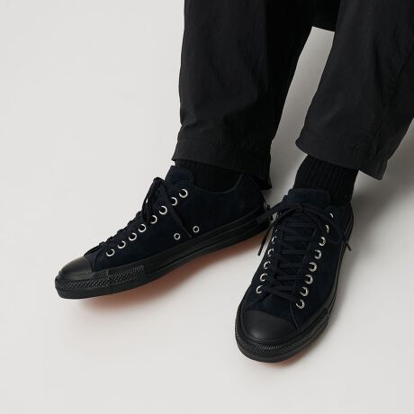 [^ԁF14314000150]sIȊ́uI[X^[vXP[^[fBfUCXP[gdlɃAbvf[guI[X^[ṽAWfA[Jbgo[WBAbp[ɂ͂Ȃ߂炩ȃXG[hfނ̗pBɃXP[g{[hp@\JbvC\[uREACT SKv𓋍ڂ邱ƂŁAKȗSn܂BڈȊOœꂵI[ubNJ[AꂽsIȕ͋CĂ܂BzCg̃XyAV[[Xt܂BfރAbp[FXG[h\[Fo[R[fBl[gVvȃfUCƁAI[ubÑJ[OŕLȂɎ܂BtȃXP[^[X^C͂AZbgAbvȂǂ̂ꂢ߃R[fŃkPô߂łB[J[iԁF33701900iubNmN[jETCY\L̓Ro[XUS\LƂȂ܂BE25.5cm7 / 26cm7h / 26.5cm8 / 27cm8h / 27.5cm9 / 28cm9h / 29cm10hCONVERSEiRo[Xj1908NɃAJőnꂽV[YuhCONVERSEBoXPbg{[V[Y̑㖼łuLoX I[X^[v1917Nɔ\B̊ꂽ@\ƃtH䂦ɁAa炻̎p͂قƂǕς邱ƂȂAÊlAV[AX^CxĂ܂B݂ł̓EFA܂߁ALCibvƋɐEňpĂ܂ByӎziɁu舵̒ӏvAu\v܂ꍇ́AgpOɕKmFBi摜́A̓p\RȂǂ̉{ɂAۂ̐FƈقȂČꍇ܂B炩߂Bi̐F̖ڈ́AiP̂̉摜QƂBV[Y̏dʂ́AV[Y{̂̂ݗ̏dʂƂȂ܂Bti͌vɊ܂܂܂BiɕsǂꍇAє̔j܂Ă܂B炩߂BX܂ւ₢킹̍ۂ́ASBEAUTY&YOUTHeX܂܂ŉL̕i/iԂ\tBiFCONVERSE SUEDE A/S SK OX iԁF14314000150