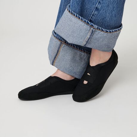 [^ԁF18316000009]NXSfBe[ɃtbgȃVGbgVNȃV[YfUCb̕ɃSzufUCIȁA[vt@CV[YBtBbgAŷdlŃtbgV[YȂXj[J[̂悤ȗSńBƂbNXŃJWAłȂAtF~jȃR[fBl[gƂDBfUCƗ₷˔V[YЁBfލbށF|GXeASR[fBl[g̍bƌ锲̂fUCŁA肰Ȃ炵oB̃\bNX┖̃^Ccƍ킹āAn[t{gXJ[g̑ɁBfj⃏Chpc̐`̂߂łByӎziɁu舵̒ӏvAu\v܂ꍇ́AgpOɕKmFBi摜́A̓p\RȂǂ̉{ɂAۂ̐FƈقȂČꍇ܂B炩߂Bi̐F̖ڈ́AiP̂̉摜QƂBV[Y̏dʂ́AV[Y{̂̂ݗ̏dʂƂȂ܂Bti͌vɊ܂܂܂BiɕsǂꍇAє̔j܂Ă܂B炩߂BX܂ւ₢킹̍ۂ́ASBEAUTY&YOUTHeX܂܂ŉL̕i/iԂ\tBiFBL BY CMB ELST LGT/SHOES iԁF18316000009