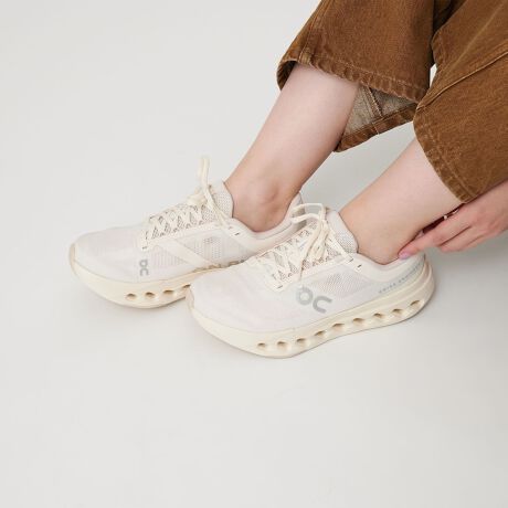 [^ԁF18314000101]OnjAXJ[f郂_ȃXj[J[uNEhT[t@[ lNXgvfUCeނ悤ȑSnɂjOV[YuCloudsufer NextiNEhT[t@[ lNXgjvBȂ߂炩ȓɑΉ~bh\[ƃNbVjOŁARƑOɉo悤ȃX[ÝBƓȃtȞ\[݊Ag[Ŏdグ~j}ȃbNXɃX^CbVȈۂvXĂ܂BX|[cANeBuV[ɂ͂AfC[X^CɂYꑫłBfރAbp[F@ہ[J[iԁF3WE30054292iDew/DewjOniIjXCXE`[bq́OńA2010NɐݗAu_̏̑v񋟂vVIȃjOV[YWJĂ܂BX|[cTCGeBXggbvAX[gƋ͂A\tgȒnƔIȏRoBISPOv_NgEIuEUEC[܂AW[EtFf[o[ɉȂǋ}𐋂Ă܂ByӎziɁu舵̒ӏvAu\v܂ꍇ́AgpOɕKmFBi摜́A̓p\RȂǂ̉{ɂAۂ̐FƈقȂČꍇ܂B炩߂Bi̐F̖ڈ́AiP̂̉摜QƂBV[Y̏dʂ́AV[Y{̂̂ݗ̏dʂƂȂ܂Bti͌vɊ܂܂܂BiɕsǂꍇAє̔j܂Ă܂B炩߂BX܂ւ₢킹̍ۂ́ASBEAUTY&YOUTHeX܂܂ŉL̕i/iԂ\tBiFSC ON CLOUDSURFER NEXT iԁF18314000101