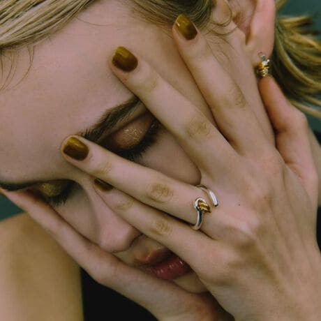 [^ԁF18335000162]LAPUISVvɎ茳ʂꂽۂ̃OfUCׂ₩ȃRCfBe[A_ȃbNX͂̃OB@ׂȃCŋȐ`OfUĆAjAX̂茳o܂BfC[X^Cɓ݂ȂA肰ȂANZgYĂiBЂƂŐgɒ̂͂A莝̃OƂ̏d˕t߂łBfގA^JS[hJ[FK18bLVo[J[FSILVER925bLEV[ỸlbNXiΏەiԁF18335000158jƃsAXiΏەiԁF18335000161j܂BLAPUISisCjBBʂB}eAƋȐDȂBRȃA[g̃CXs[Vɑ@ׂŁAAƗm̒ɘȂޑ݂ł肽ByӎziɁu舵̒ӏvAu\v܂ꍇ́AgpOɕKmFBi摜́A̓p\RȂǂ̉{ɂAۂ̐FƈقȂČꍇ܂B炩߂Bi̐F̖ڈ́AiP̂̉摜QƂBX܂ւ₢킹̍ۂ́ASBEAUTY&YOUTHeX܂܂ŉL̕i/iԂ\tBiFLAPUIS COIL CCL R iԁF18335000162