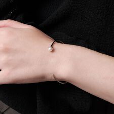 ワン パールモチーフ バングル