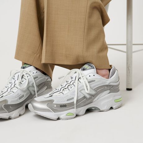 [^ԁF18314000021]New BalanceN[ŃX|[eBȃ[hYJ[O͂ȁuM1000vfUC1999Nɓoꂵg[jOf𕜍NVbNfuM1000vAJWAeCXgɉfJ[BSn̗ǂgFull ABOZORB heelhɉA萫قgStabilitywebh𒆑ɍ̗pB݊𔭊VGbgɃANZgJ[ꑫ́ApcX^CłȂXJ[g⃏s[X̑ɂ߂łBfރAbp[FlHvA@ہEWidthFDNew Balanceij[oXj1906NɒaĂAɂǂtBbgǋĂ遃New BalanceBƎ̃tBbeBOVXeuECYTCWOv͂߁AV[Ŷ̐݌v\tBbgŗD悵V[YÂsĂ܂B͂ǂȂɗDꂽ@\ĂĂAtBbgȂΈӖȂƍl邩łByӎziɁu舵̒ӏvAu\v܂ꍇ́AgpOɕKmFBi摜́A̓p\RȂǂ̉{ɂAۂ̐FƈقȂČꍇ܂B炩߂Bi̐F̖ڈ́AiP̂̉摜QƂBV[Y̏dʂ́AV[Y{̂̂ݗ̏dʂƂȂ܂Bti͌vɊ܂܂܂BiɕsǂꍇAє̔j܂Ă܂B炩߂BX܂ւ₢킹̍ۂ́ASBEAUTY&YOUTHeX܂܂ŉL̕i/iԂ\tBiFSC*NB M1000DI iԁF18314000021