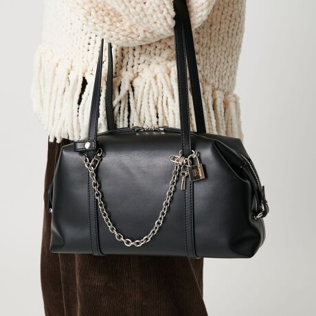 [^ԁF18345000021]bN`[tŖ遃heyep`[ANZT[fUC싞`[tɂAj[Nȃ`F[`[BobO|[`̃ANZgƂĎgp鑼ɁAlbNXƂĂg2WAYdlB{gX̃xg[vɐgɕt̂߁Bg݂̔ėp̍͂̈íAMtgɂЁBfރ`F[FXeX̑F^JheyepiwCbvjuwCbvv͐VNȗťɋP悤ɁAȂ̓ɐVȋP炷Ƃz𖼑Oɍ߂܂B؍Ɠ{lfUCi[̃RrɂĐݏoꂽ̕⊴oA_ŗVѐS郆j[NȃRNVWJĂ܂ByӎzgpEpɉĕtii|[`EATTENTIONJ[hjSđĂAĔ̔łԂ̂ݕԕi\ƂĂ܂BiɁu舵̒ӏvAu\v܂ꍇ́AgpOɕKmFBi摜́A̓p\RȂǂ̉{ɂAۂ̐FƈقȂČꍇ܂B炩߂Bi̐F̖ڈ́AiP̂̉摜QƂBX܂ւ₢킹̍ۂ́ASBEAUTY&YOUTHeX܂܂ŉL̕i/iԂ\tBiFBL HEYPE LOCK CHN CHAM iԁF18345000021