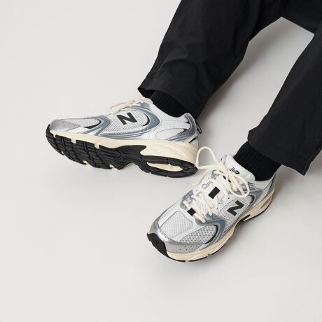 [^ԁF14314000216]gt[`[ȃ[hYAN[ȃXj[J[BfUC^bNVo[J[ƃzCg̔zFfAN[ŐꂽbNXBbVAbp[Ɉّfނ̃I[o[Cd˂邱ƂŁAǂgt[`[ȕ͋CɎdグĂ܂BɁAuhƎ̃eNmW[𓋍ڂ\[A̕sKɃT|[gBX^CƗSn˔ꑫłBfރAbp[FlHvA@ۃ~bh\[FAEg\[FSꁡR[fBl[gt[`[CNȃfUĆAAEghAEFAȂǂ̃ebNñACeƍDBɁAN[ȔzF́AZbgAbvȂǂɍ킹΁Aقǂ悢vXĂ܂B[J[iԁFU530ESAiSILVER METALLIC with BLACK CEMENTjEWidthFDNew Balanceij[oXj1906NAA[`T|[gC\[Ε̋C[J[ƂĒaBЖ̗ŔAlɁgVinewjAoXibalancejho炷ƁBƎ̃tBbeBOVXeuECYTCWOvC̐݌vE\ɂ܂BtBbgdV[YẤÃt@bVɂ}b`X^CbVȃfUC@\AK˔i񋟂Ă܂ByӎziɁu舵̒ӏvAu\v܂ꍇ́AgpOɕKmFBi摜́A̓p\RȂǂ̉{ɂAۂ̐FƈقȂČꍇ܂B炩߂Bi̐F̖ڈ́AiP̂̉摜QƂBV[Y̏dʂ́AV[Y{̂̂ݗ̏dʂƂȂ܂Bti͌vɊ܂܂܂BiɕsǂꍇAє̔j܂Ă܂B炩߂BX܂ւ₢킹̍ۂ́ASBEAUTY&YOUTHeX܂܂ŉL̕i/iԂ\tBiFNB U530ESA iԁF14314000216