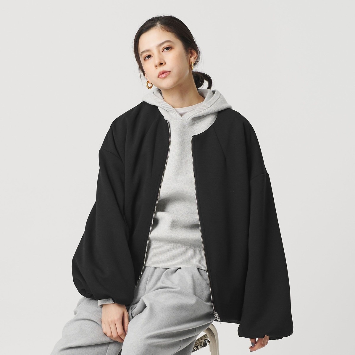 NOBLE 【洗える】フォギーシアーVカラーショートブルゾン Noble（ノーブル）の「【洗える】フォギーシアーVカラーショート