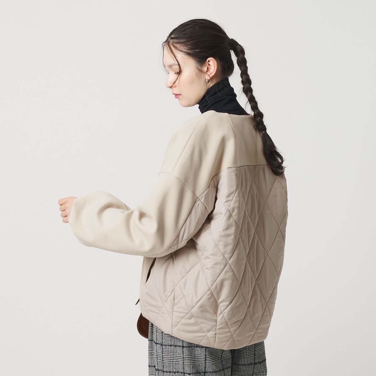 NOBLE 【洗える】フォギーシアーVカラーショートブルゾン ホワイト NOBLE 【洗える】フォギーシアーVカラーショートブルゾン