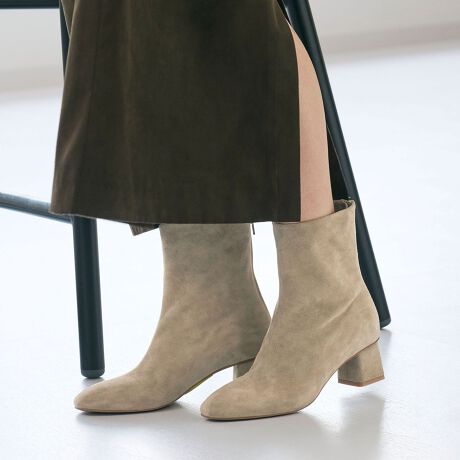 [^ԁF18316000001]ؚ݂AlȃV[gu[cBfUCtBbĝfނɃZ^[C{V[gu[cBgD͕ȂAǂȃR[fɂ͂܂郉Eh^̗pB܂ׂ͍ƂfUCŁAYȃCۂ߃Wbv둤ɃZbgĂ܂BKxȍ̑q[ŔɂA肵Sn͂łBrvL̏_炩ȃ^b`̃ubNƁAG{ȃXG[hgpx[W2Fpӂ܂Bfޕ\nFrvR[fBl[gu[c̃CāAXJ[g⃏s[XȂǃtF~jȑɍ킹̂ChpcfjYAl̃JWAX^Cɂ􂵂܂BV[ÝAYCNȃJ[S⃉Cpc̑炳肰Ȃ`̂߂łByӎzfޓAG▀CɂFɂӂBiɁu舵̒ӏvAu\v܂ꍇ́AgpOɕKmFBi摜́A̓p\RȂǂ̉{ɂAۂ̐FƈقȂČꍇ܂B炩߂Bi̐F̖ڈ́AiP̂̉摜QƂBV[Y̏dʂ́AV[Y{̂̂ݗ̏dʂƂȂ܂Bti͌vɊ܂܂܂BiɕsǂꍇAє̔j܂Ă܂B炩߂B摜̏i̓TvłBX܂ւ₢킹̍ۂ́ASBEAUTY&YOUTHeX܂܂ŉL̕i/iԂ\tBiFBL BY L BACK/Z BT50 iԁF18316000001