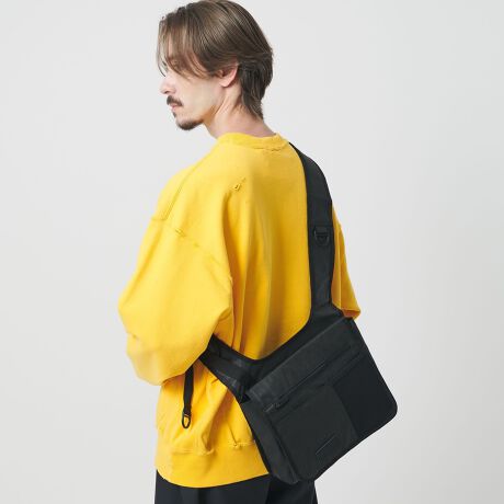 [^ԁF14324000038]BEAUTY&YOUTHʒACes\Ƌ@\ˑASʒV_[obOBfUCBAICYCLONɌ^˗ASʒ̃V_[obOBfނɂ̓bV[H{iCn̗pBVîAg񂾂悤ȉŝ\𖣂Ă܂BɁA}`̃RpNgȃTCYȂA[ɕ֗ȃ|Pbg}OlbgtbvȂǁABAICYCLON炵pIȃfBe[B킢Ƌ@\˔AfC[[Xɂ҂̈iłBfރiCR[fBl[gJWA炫ꂢ߂܂ŁALX^CɎRɎACełB}`݌vŁAO|E|E|ȂǁA܂܂ȎłoX悭܂܂BBAICYCLON by BagjackioCVNjhCc̃bZW[T[rXn߂Peter BrunsbergA܂Ŏ嗬AJbZW[obOɉǂABagjackݗB݂ṽbZW[̃JX^obO葱Ă܂AFXȑfނfUCɒ킷_]At@bVobOƂĂẼZNgVbvňĂ܂BȂfUCEfނłĂAṽbZW[d̓ƂĎgpłX^_[h͌ďȂpAlC̗Rƌ܂B́BAICYCLON by Bagjackł̓x[X̐n̋KihCcƋcāABagjack̋@\DNA͕ێȂA[YiuɑgݏグJvZRNVłByӎziɁu舵̒ӏvAu\v܂ꍇ́AgpOɕKmFBi摜́A̓p\RȂǂ̉{ɂAۂ̐FƈقȂČꍇ܂B炩߂Bi̐F̖ڈ́AiP̂̉摜QƂBX܂ւ₢킹̍ۂ́ASBEAUTY&YOUTHeX܂܂ŉL̕i/iԂ\tBiFBAICYCLON WSCDL SDR BYSP iԁF14324000038