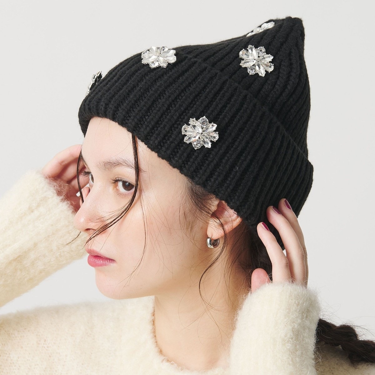 即完売♡ugg エンベリッシュド ニット カフ ビーニー UGG＞エンベリッシュド ニット カフ ビーニー | ビューティー＆ユース