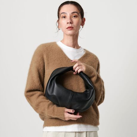 [^ԁF18326000010]n[t[VGbg炵V_[obOfUCۂ݂̂锼^̃tHۓIȁAV_[obOBꌩԂł͂ȂAɃ^bN񂹂ĉוƖcގdlɂȂĂAڈȏ̎[͂˔Ă܂BԂŎg̗ǂubNɉAG}J[̃CgsNpӂ܂BubN̓X[XU[AsNɂ̓XG[hgpAFɂĂƕ͋Cς̂|CgłBfޕ\nFvnF|GXe100R[fBl[g~j}ȃfUCȂƓȑ݊ACéAŃV[Y[h𐷂グĂ܂BXEFbgȂǃJWAȃACeA}jbVȃWPbgX^C܂ŁAR[fI΂􂵂܂BE|PbgF2iI[v|Pbg~1AWbv|Pbg~1jyӎzfޓAG▀CɂFɂӂBiɁu舵̒ӏvAu\v܂ꍇ́AgpOɕKmFBi摜́A̓p\RȂǂ̉{ɂAۂ̐FƈقȂČꍇ܂B炩߂Bi̐F̖ڈ́AiP̂̉摜QƂB摜̏i̓TvłBX܂ւ₢킹̍ۂ́ASBEAUTY&YOUTHeX܂܂ŉL̕i/iԂ\tBiFBL BY MOON TUCK MINI SD iԁF18326000010